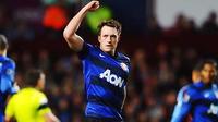 Ekspresi Phil Jones usai menciptakan gol pertamanya untuk Manchester United yang menjadi gol tunggal kemenangan atas Aston Villa di Villa Park, 3 Desember 2011.