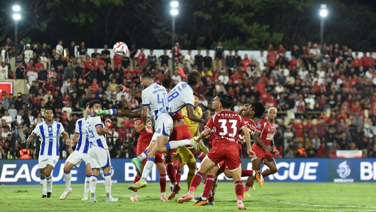 3 Faktor Penyebab Turbulensi Persib di Awal Musim BRI Super League 2025/2026: Dampak dari Perombakan Tim Juara