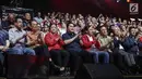 Sejumlah tamu undangan hadir bertepatan dengan 100 hari menjelang Asian Games 2018 di Studio 6 Emtek City, Jakarta, Kamis (10/5). Kegiatan Konser 100 Hari Menuju Asian Games 2018 dimeriahkan artis dan atlet nasional. (Liputan6.com/Faizal Fanani)
