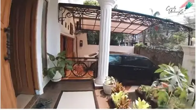 6 Potret Rumah Kartika Putri, Konsep Elegan dengan Nuansa Putih