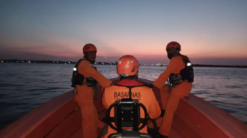 Basarnas Bali saat Lakukan Pencarian Korban Jatuh saat memancing di Water Blow