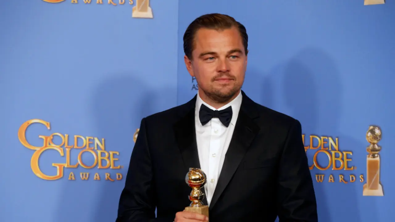Muka Lucu Leonardo DiCaprio Ditabrak Lady Gaga di Golden Globes
