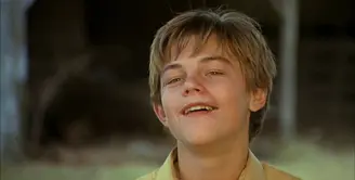 Ini Leonardo DiCaprio saat memerankan tokoh Arnie di film What's Eating Gilbert Grape. Gemas banget ya! (Around Movies)