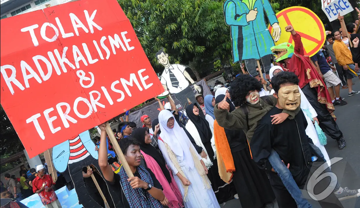 Aksi 'Jaga Jakarta' yang didominasi oleh kaum muda ini mengajak   warga Jakarta untuk bersama-sama menolak radikalisme dan terorisme,   Jakarta, Minggu (23/11/2014). (Liputan6.com/Herman Zakharia)