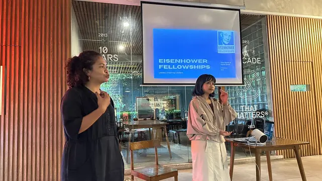Co-founder Krealogi Hanna Keraf (kiri) dan Co-Chairperson IdeaFest Desy Bachir (kanan) membagikan pengalaman mereka usai mengikuti Eisenhower Fellowship. (Liputan6.com/Benedikta Miranti)