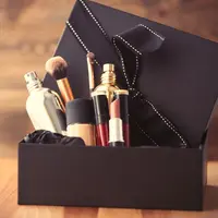 Ilustrasi kado makeup (foto: shutterstock.com)