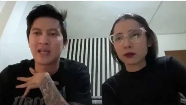 Suami istri bernama Tama dan Feni saat berbicara dengan Uya Kuya seputar Riesca Rose. (Foto: YouTube/Uya Kuya TV)