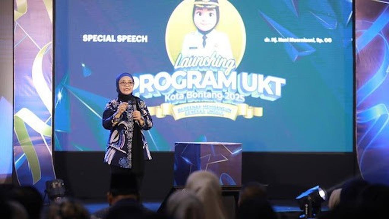 Wali Kota Bontang Neni Moerniaeni meluncurkan Program Beasiswa Uang Kuliah Tunggal (UKT) bagi mahasiswa