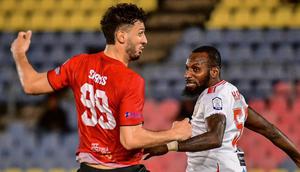 Aksi bek asal Indonesia, Yohhanes Kandaimu (kanan) bersama klub Malaysia, Kelantan The Real Warriors di musim 2025/2026. (Dok. Kelantan The Real Warriors)