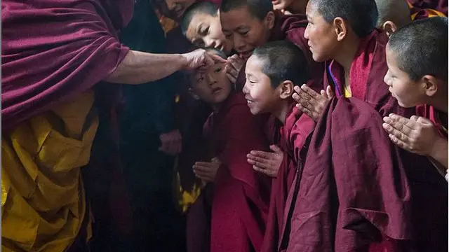 [Bintang] 10 Fakta Dalai Lama yang Perlu Kamu Ketahui