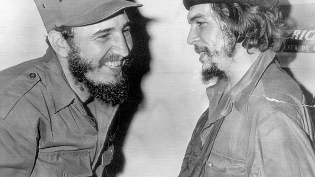 Che Guevara dan Fidel Castro. (Daily Mail)