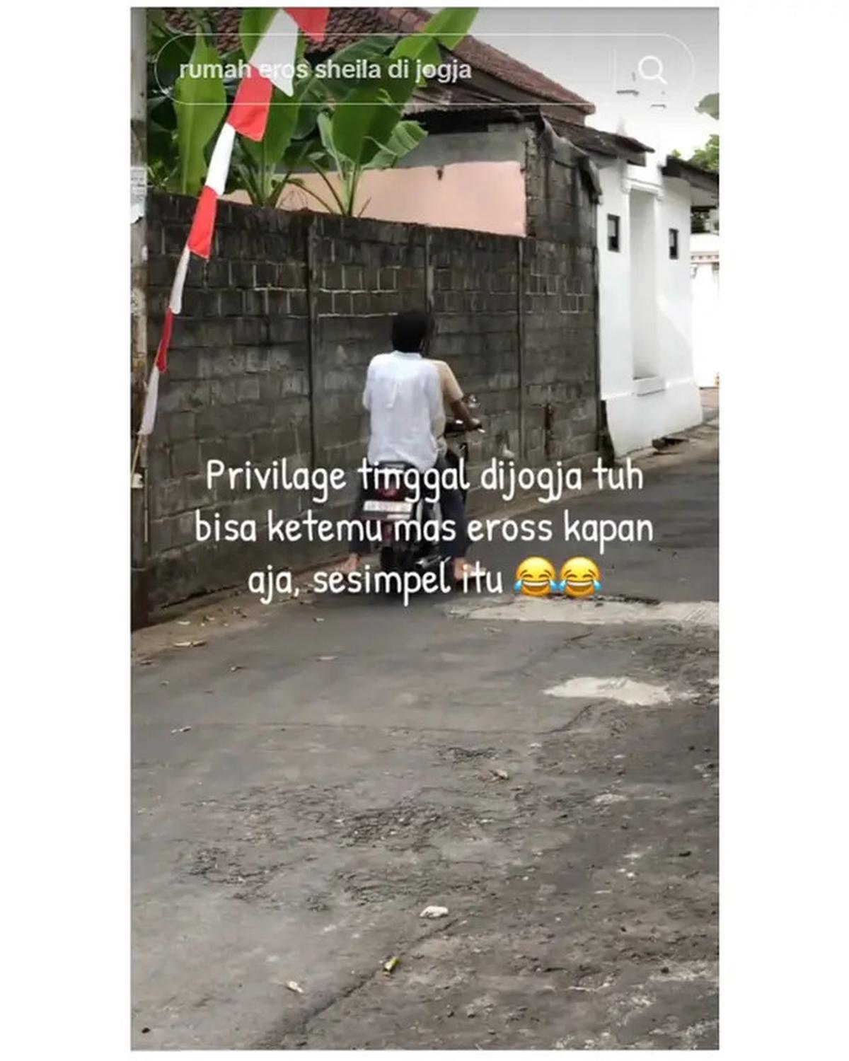 Viral Kesederhanaan Eross Candra SO7 dan Istri Jalan Kaki Ambil Servisan Motor, Ini 6 Momennya