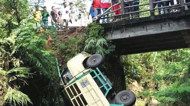 2 Penumpang Truk Tewas Saat Hendak Berwisata ke Pantai Ayah