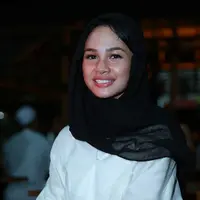 Meski ditinggal pembantu mudik, Andien tidak kerepotan karena bantuan dari sang ibu. (Deki Prayoga/Bintang.com)