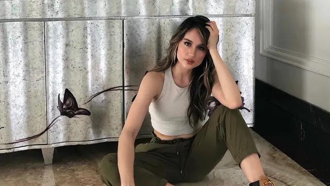 [Fimela] Cinta Laura