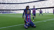 Penyerang Barcelona, Raphinha berselebrasi setelah mencetak gol ke gawang Valencia pada pertandingan lanjutan La Liga Spanyol di stadion Camp Nou, Spanyol, Minggu (5/3/2023). Barcelona menang tipis atas Valencia dengan skor 1-0. (AP Photo/Joan Monfort)