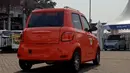 Uniknya, lubang charger mobil ini terletak di bagian bumper belakang tanpa penutup apapun.