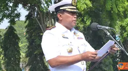 Citizen6, Surabaya: Kolonel Laut (S) Mohamad Iskandar resmi menjabat Danpusdikbanmin, Kodidukum, Kobangdikal setelah menjalani prosesi Sertijab dari  Kolonel Laut (S) Untung Purnomo, Senin (3/9). (Pengirim: Penkobangdikal)