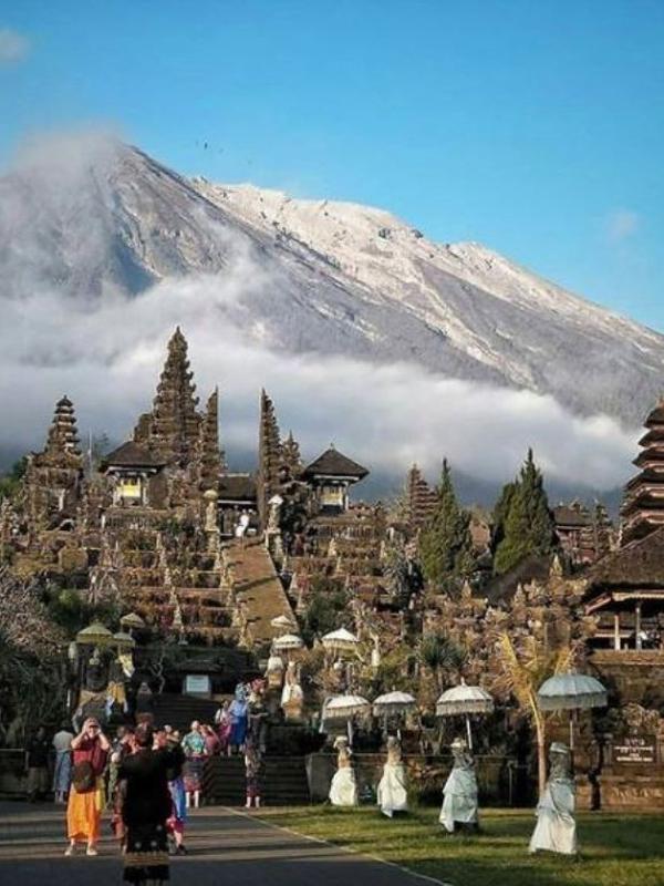 Gunung Agung di Bali. (dok.Instagram @dolanbareng_id/https://www.instagram.com/p/BscWVfPFMHX/Henry