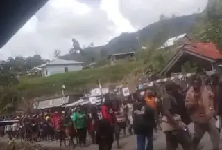 insiden ibu hamil tertembak saat kontak senjata TNI dan KKB di Papua. (istimewa)