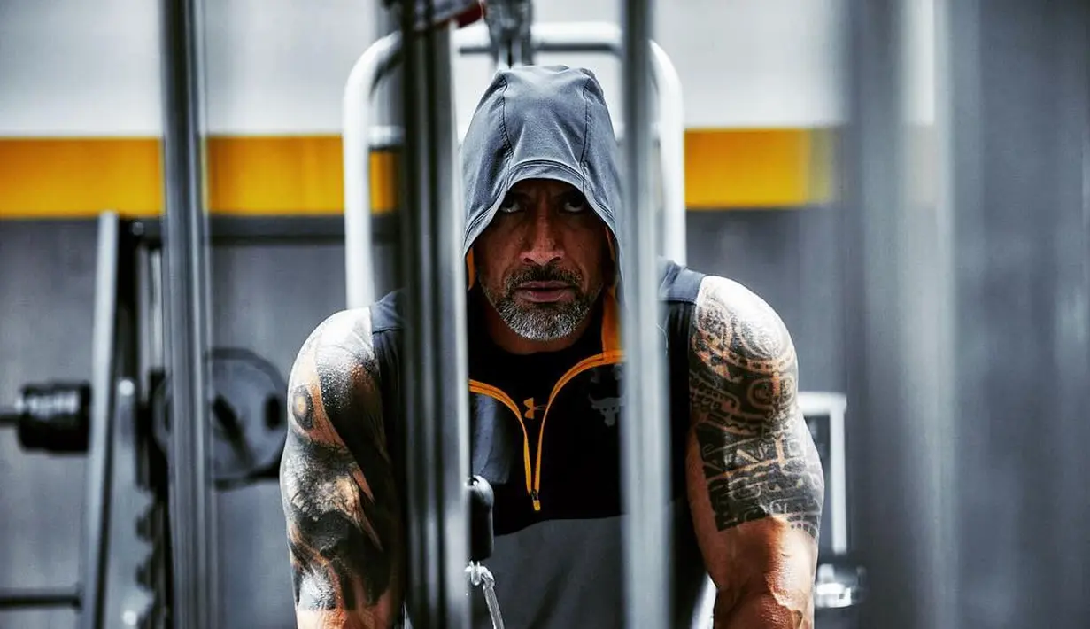 Dwayne Johnson nggak akur dengan para pemeran pria di film Fast 8. Dilansir dari People, Dwayne mengatakan bahwa beberapa dari mereka tak profesional. (instagram/therock)