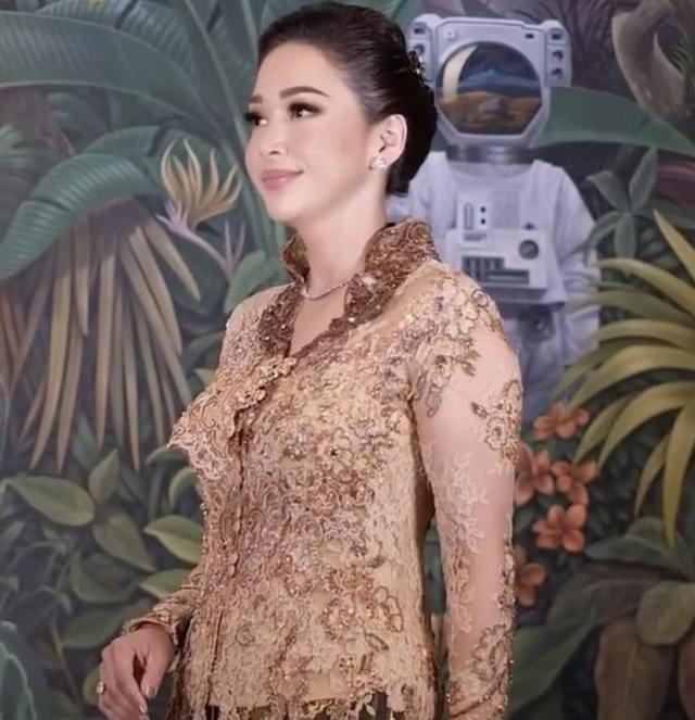 Deretan artis yang pernah menerima gelar kehormatan Keraton Solo, Syahrini dapat gelar Kanjeng Mas Ayu