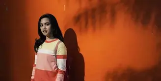 Sebentar lagi, Rachel Amanda akan kembali menghiasi dunia perfilman Indonesia lewat filmnya yang berjudul Sajen. Melebarkan sayap ke dunia layar lebar, Amanda memulainya sejak tahun 2006 silam.  (Instagram/auroramanda)