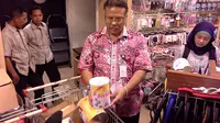 Saat BPOM mengadakan inspeksi mendadak di mini market di lantai bawah Pacific Place, Sudirman, ditemukan lebih dari 100 jenis pangan ilegal