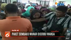 Akibat takut tidak kebagian, sejumlah balita dan lansia terjepit di tengah kerumunan warga yang berebut sembako murah.