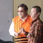 Anggota DPRD Sumatera Utara 2014-2019 Mustofawiyah seusai menjalani pemeriksaan di KPK, Jakarta, Rabu (11/7). Mustofawiyah ditahan terkait kasus dugaan penerimaan suap dari mantan Gubernur Sumut Gatot Pujo Nugroho. (Liputan6.com/Herman Zakharia)