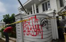 VIDEO: Kondisi Hancur Rumah Uya Kuya Setelah Dijarah Massa, Banyak Coretan "Disita Rakyat" & Digaris Polisi