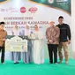 Penyerahan donasi dari Unilever secara simbolis kepada Masjid Istiqlal pada Selasa, 2 April 2024 sebagai bagaian dari rangkaian inisiatif #AksiCantik untuk memberdayakan remaja putri di berbagai kota di Indonesia.  (dok. Unilever Indonesia)