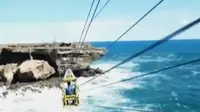 VIDEO: Wisata Ekstrem, Naik Gondola Seberangi Ombak Gunungkidul