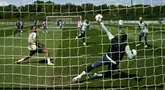 Para pemain Tottenham Hotspur mengambil bagian dalam sesi latihan di Tottenham Hotspur Training Ground, Enfield, London utara, pada 12 Mei 2025 saat media day. (Ben STANSALL/AFP)