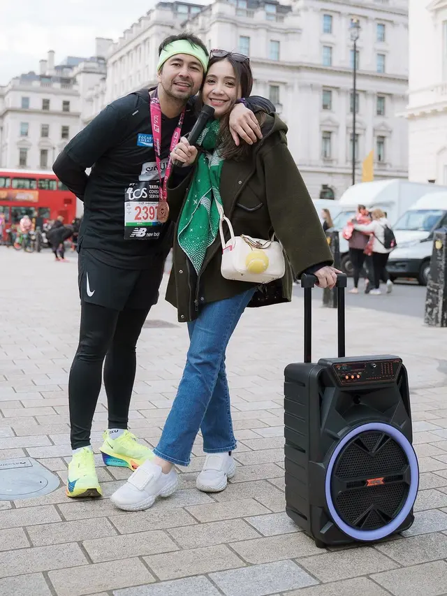 Supportif! Gaya Artis Dukung Pasangannya Ikut London Marathon 2024, Nagita Slavina hingga Andhika Pratama