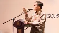 Sutan Bhatoegana divonis 10 tahun penjara dan denda Rp 500 juta, hingga Jokowi meminta urusan izin investasi di bidang energi dipermudah.