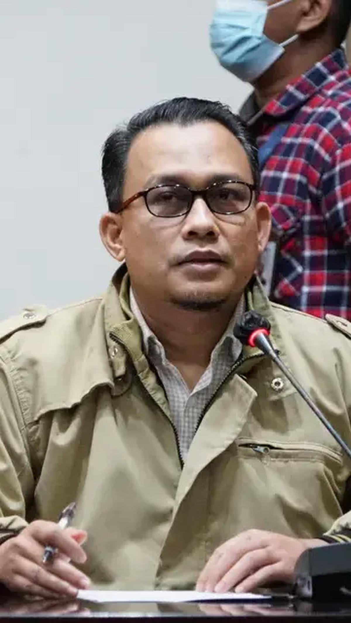 Kepala Bagian Pemberitaan Komisi Pemberantadan Korupsi (KPK) Ali Fikri membenarkan penggeledahan itu.

"Ya KPK geledah kantor perusahaan AP di Batam," kata Ali dalam pesan singkat diterima, Selasa (11/7).