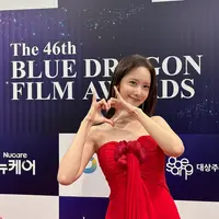 Aktris cantik Im Yoona kembali tampil dengan vibes Yumphrodite di Blue Dragon Film Awards ke-46 (@limyoona__official)