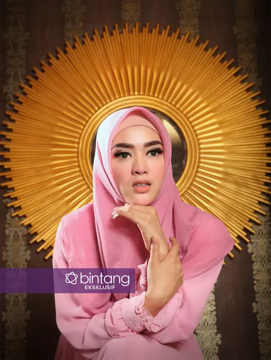 Kapok nikah dengan artis? "Itu mungkin. Karena menjadi trauma yang amat sangat dalam di hati saya. Bukan seperti ini yang saya inginkan. Dan keluarga yang saya inginkan juga bukan seperti ini," ujar Tiara Dewi. (Bambang E. Ros/Bintang.com)