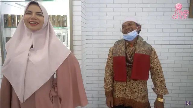 Dinar Candy Berhijab