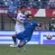 Bek Persib Alfeandra Dewangga dijegal pemain Port FC pada pertandingan Grup B Piala Presiden 2025. (Dok PERSIB.co.id/Fernando Hero)