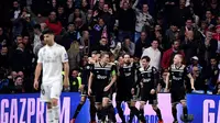 Real Madrid tersingkir dari Liga Champions setelah kalah agregat 3-5 dari Ajax Amsterdam pada 16 besar Liga Champions. Dalam laga leg kedua di Santiago Bernabeu, Selasa (5/3/2019), Madrid menyerah 1-4 dari Ajax. (AFP/Javier Soriano)