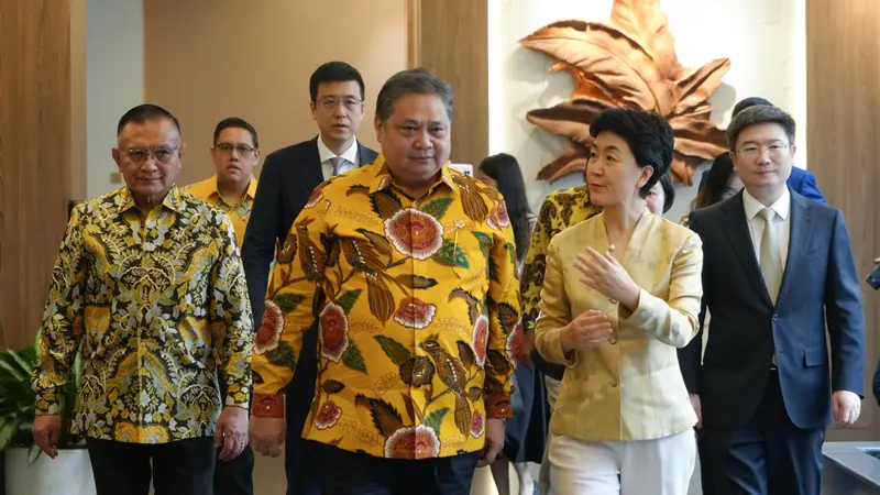 Menteri Koordinator Bidang Perekonomian Airlangga Hartarto dan Vice Minister International Dept of CPC (Partai Komunis Tiongkok) Central Committe HE Mme Sun Haiyan bertemu.