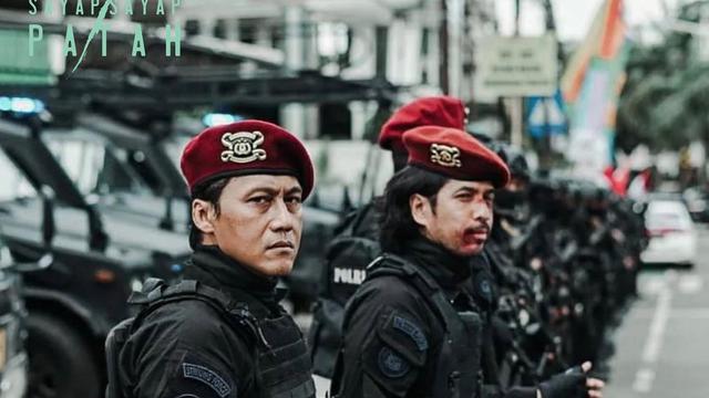 Segera Tayang, Ini 7 Potret Nicholas Saputra dan Pemain Film Sayap-Sayap Patah