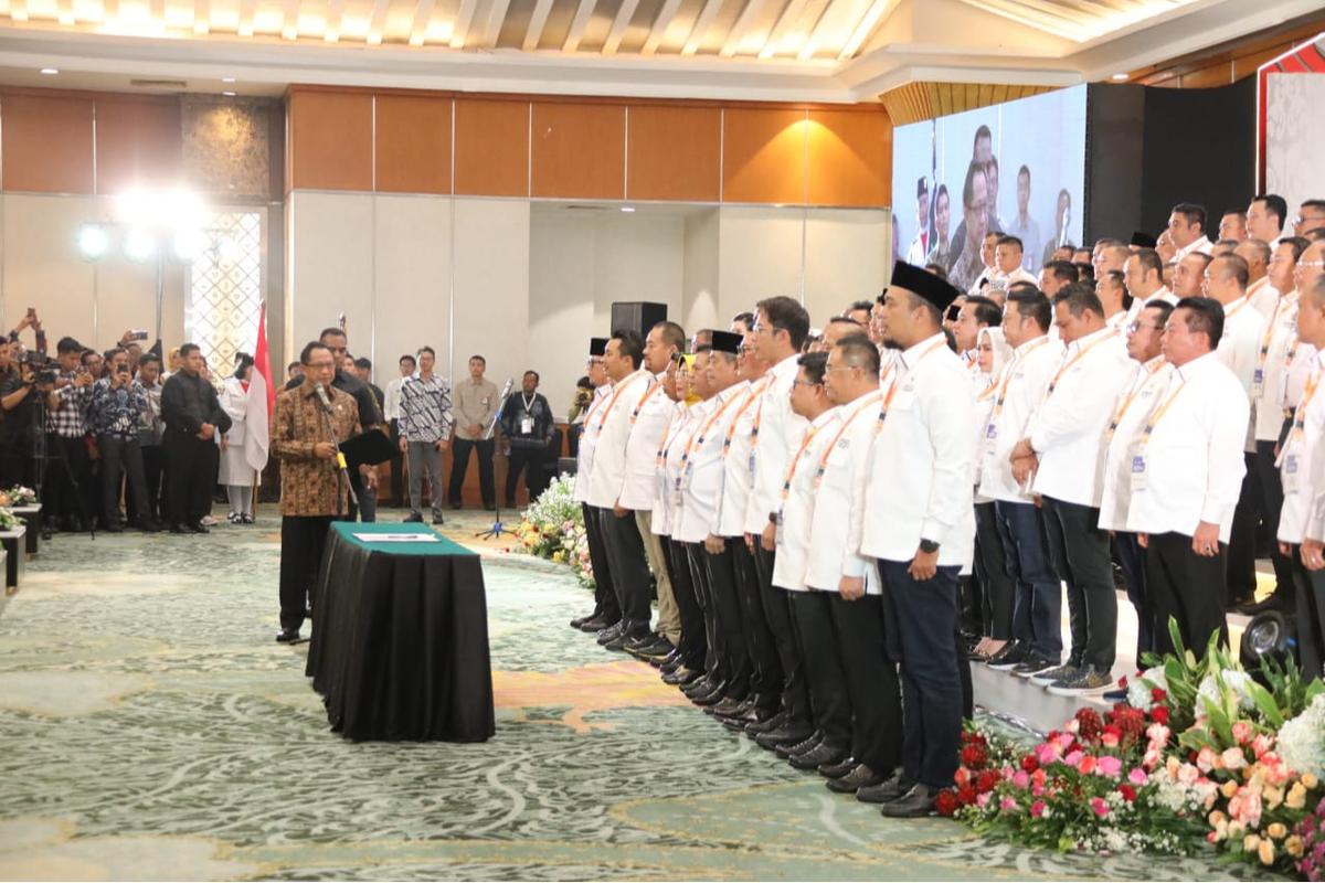 Mendagri Tito Kukuhkan Dewan Pengurus APKASI Masa Bakti 2025–2030