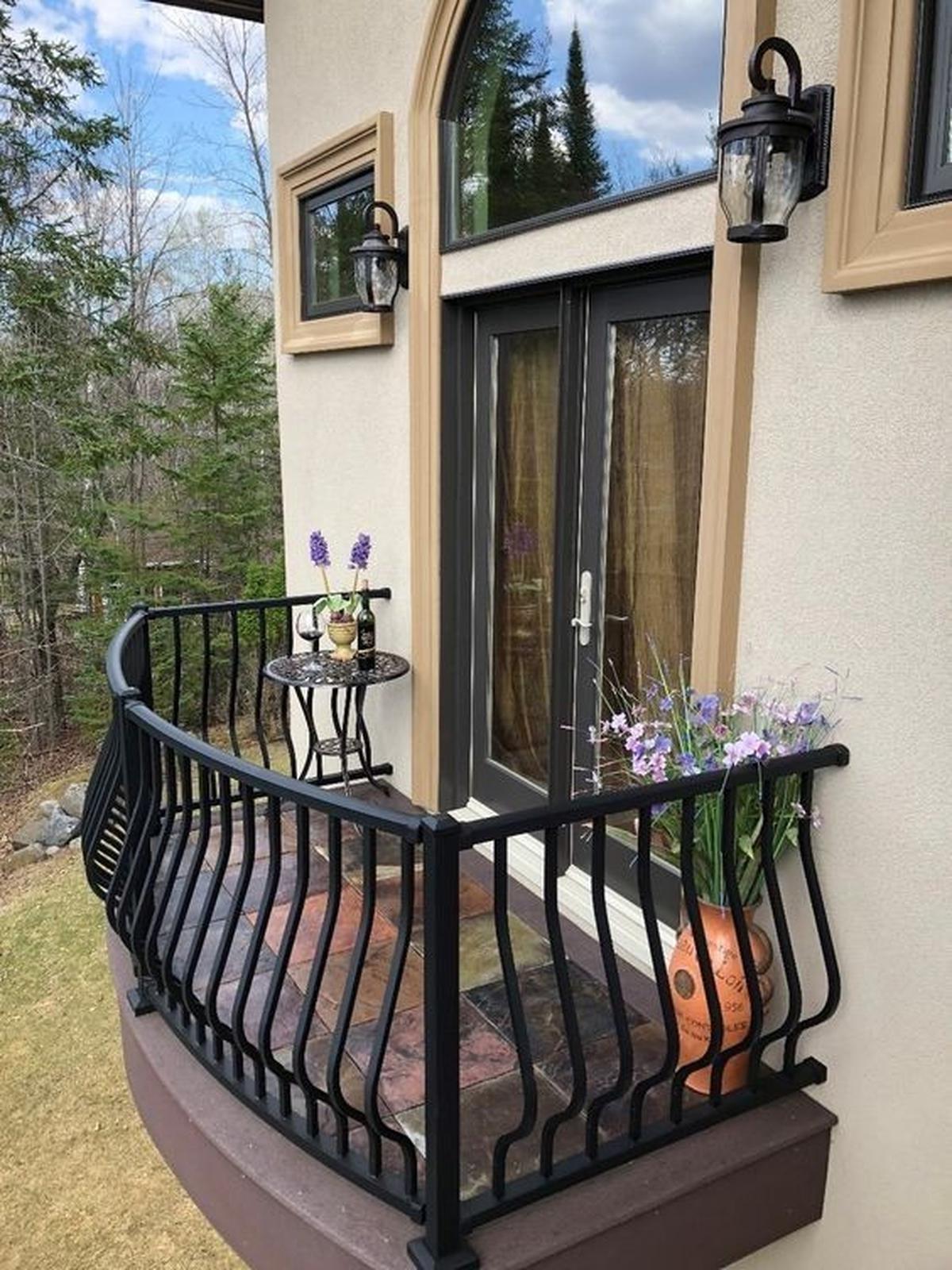 Desain Railing Balkon Minimalis