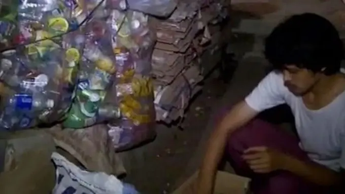 Kisah Pemulung Ganteng yang Bisa Kuliah S2 