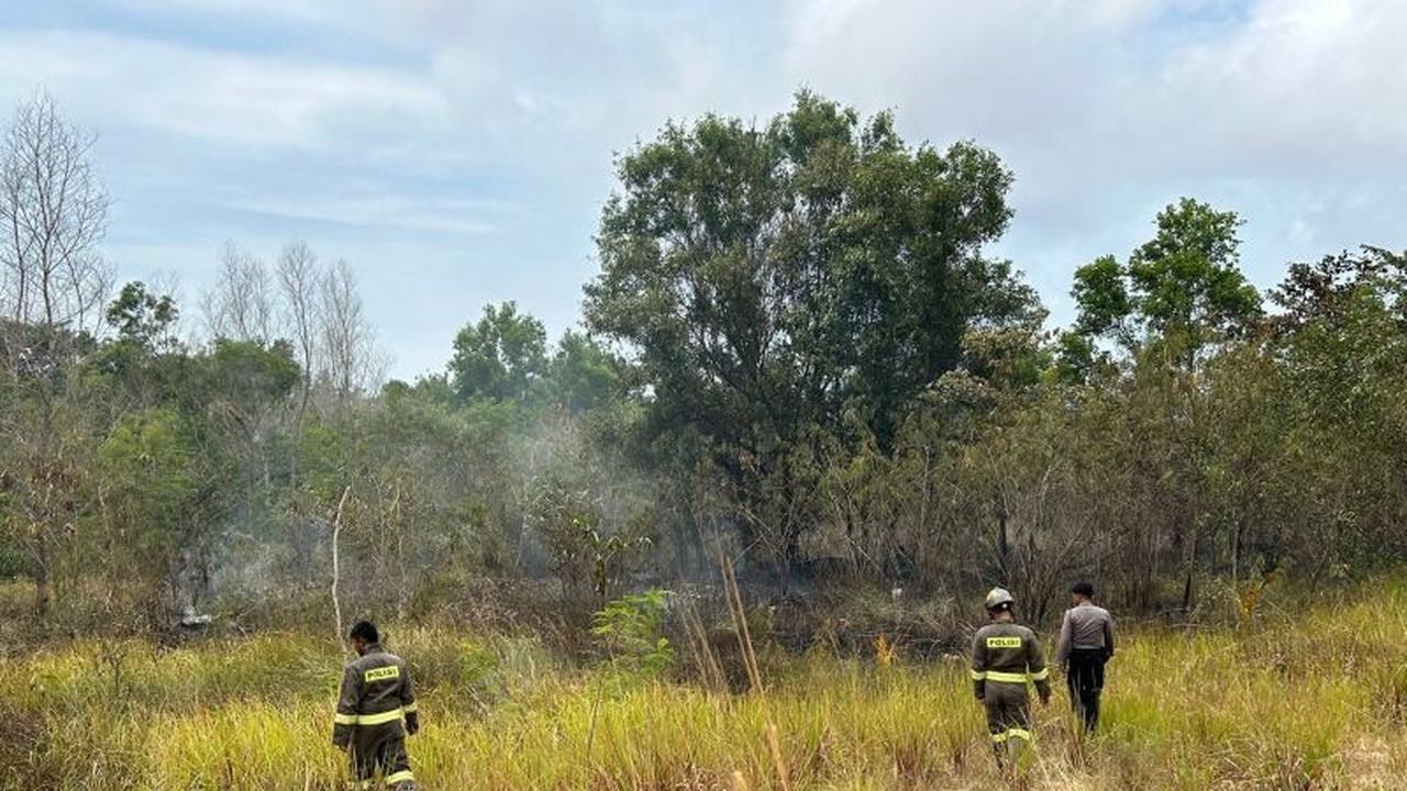 Polda Kepri Kembali Padamkan Kebakaran Lahan Batam, Waspada Musim Kemarau