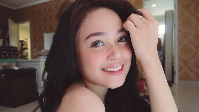 Cecillia Gina - putri Master Limbad