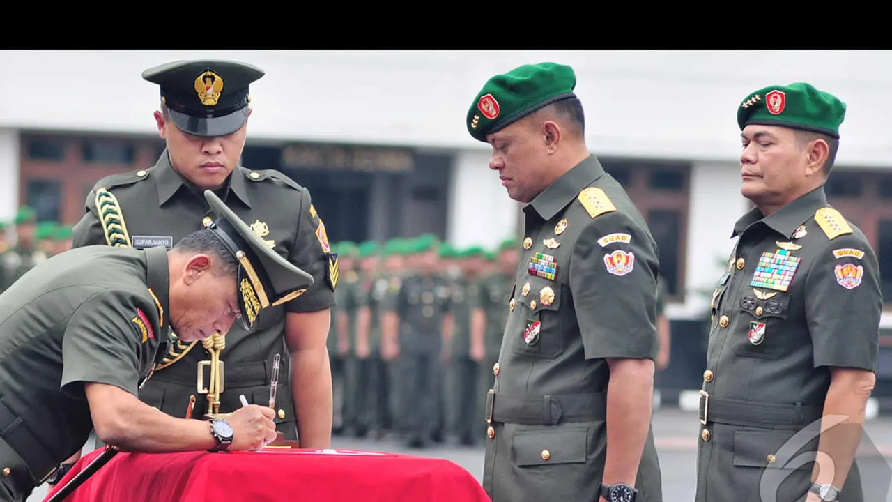 Ekspresi Jenderal Budiman Saat Serahkan Jabatan KSAD